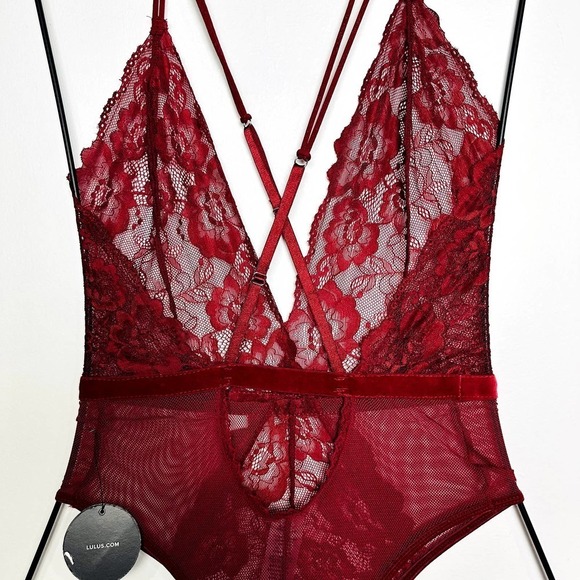 Lulus NWT Under Your Spell Sheer Lace Sleeveless Intimate Bodysuit Red Sz Small - Picture 6 of 8